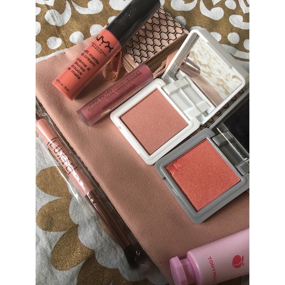 🎉HP🎉🌸Pretty in Pink Make Up Bundle🌸 - Picture 2 of 4